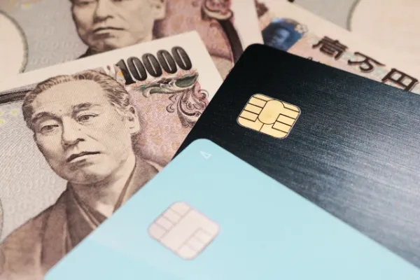 現金とクレジットカード